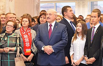 Лукашенко не чувствует себя в безопасности даже во Дворце независимости