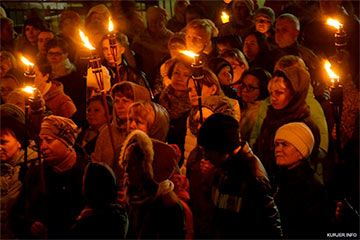Фотофакт: Католики Слуцка прошли с факелами по городу