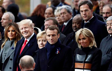 Фотофакт: С какими лицами смотрели на опоздавшего Путина Трамп, Макрон и их жены
