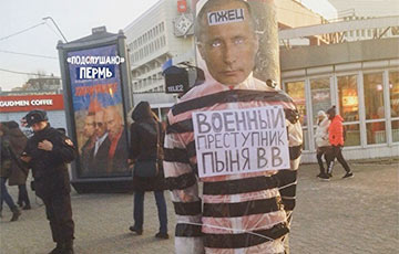 «Путина»  привязали к столбу позора в центре Перми