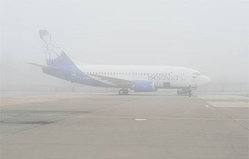 Видеофакт: Как самолет приземляется в минском аэропорту в сплошном тумане