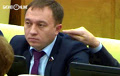 Случай в Госдуме РФ: депутат попытался засунуть палец в ухо коллеге-единороссу
