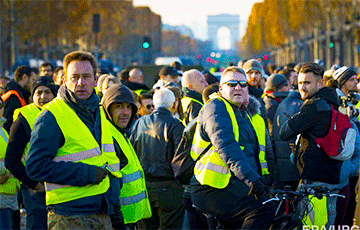 Демонстранты во Франции пытались прорваться в президентский дворец