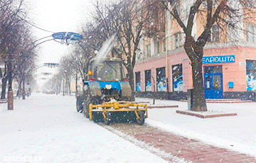 Из-за снегопада в Бресте образовались пробки, на дорогах города – десятки ДТП