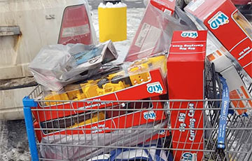 Фотофакт: Американец оплатил незнакомке покупки в супермаркете