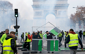 Пратэсты ў Францыі: улады пайшлі на саступкі «жоўтым камізэлькам»