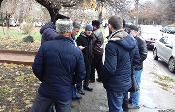 Крымчане вышли на акцию солидарности в поддержку украинских моряков