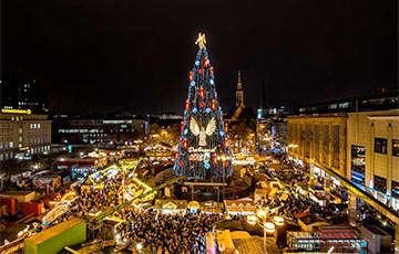 В Дортмунде установили самую большую в мире рождественскую елку