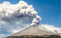 Ученые показали невероятное видео из жерла активного вулкана