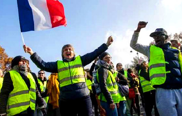 В Париже начался марш «желтых жилетов»