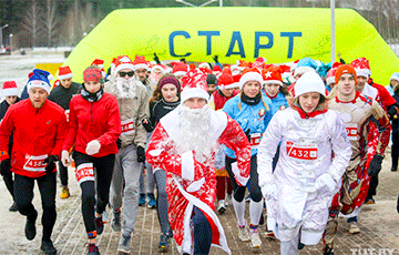 Фотофакт: Как в Минске бежали Санта-Клаусы