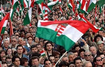 В Будапеште тысячи венгров выступили против правительства Орбана