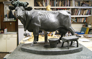 На Комаровке появился памятник корове