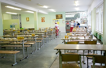В России школьники падают в голодные обмороки