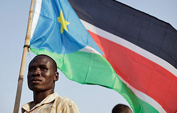В Судане на год ввели режим ЧП
