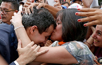Участник протестов в Венесуэле: Военные в шаге от неповиновения