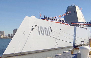 США ввели в боевой состав второй по счету революционный стелс-эсминец