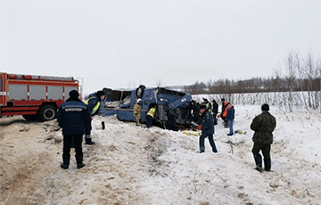 В России перевернулся автобус с детьми: много погибших
