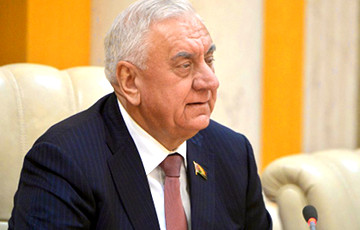 Политолог: Мясникович настойчиво советует Лукашенко уходить на пенсию