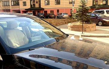Цагліна на газеце: кіроўцу BMW далікатна падказалі пра парушэнне паркоўкі