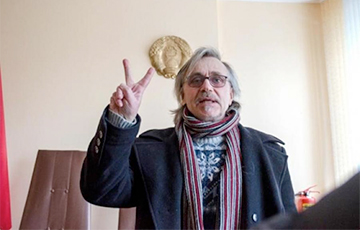 Витебский активист добился отмены штрафа за пикет под национальным флагом