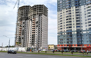 «Спустя 1,5 года в котловане снег»