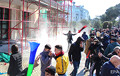 Фотофакт: В Албании протестующие штурмовали офис премьер-министра