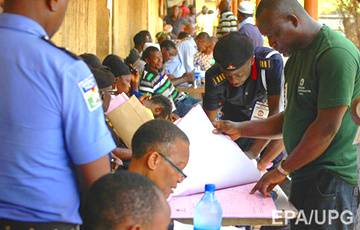 В Нигерии президентские выборы перенесли за пару часов до голосования