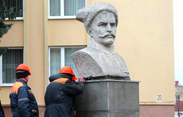 В Гродно демонтировали памятник Чапаеву
