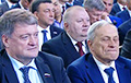 Фотофакт: С какими лицами российские чиновники слушали Путина