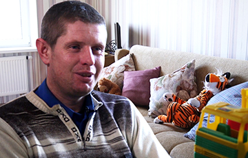 Как белорусы помогают одинокому отцу вернуть детей, отобранных государством