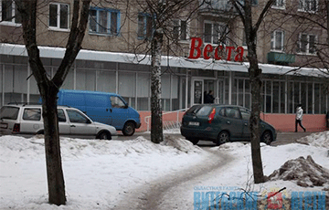 В Витебске пенсионер воюет с водителями из-за незаконной парковки возле магазина