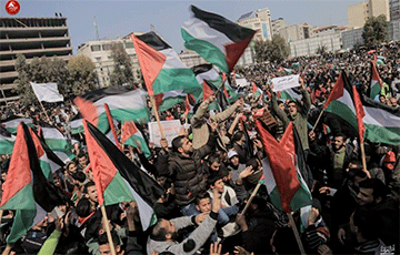 Тысячы жыхароў сектара Газы выйшлі на вуліцы, патрабуючы адстаўкі Махмуда Абаса