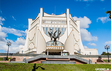 Полковник в будке суфлера