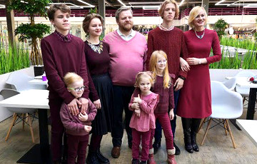 Мама-героиня: как минская женщина родила и растит 12 детей