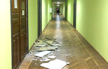 Ceiling Fell Off In Homel University During Class Time