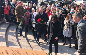 В Киеве у российского посольства открыли сквер имени Бориса Немцова