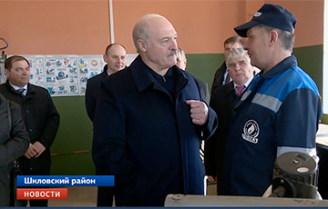 Лукашенко спросил механизатора «про зарплату», но что-то пошло не так