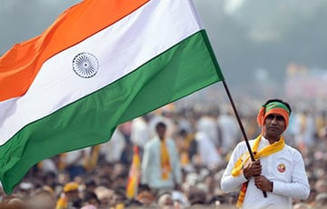 Отчаявшийся Путин обращается к мигрантам из Индии