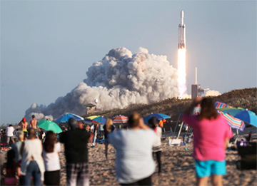 Ілон Маск правёў першы камерцыйны запуск ракеты Falcon Heavy