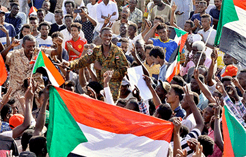 У Судане арыштавалі спікера лаяльнага дыктатару парламента