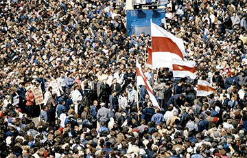 Square: Belarusians Rallied In Minsk City Center 30 Years Ago