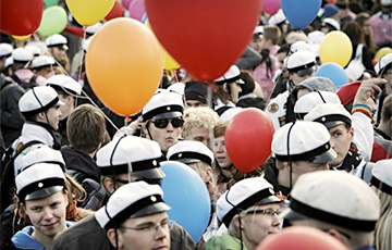 Как 1 мая празднуют в разных странах мира