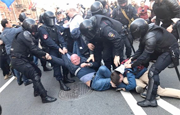 На первомайских акциях в России задержали более ста человек
