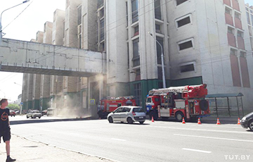 В Минске горит здание завода «Горизонт»