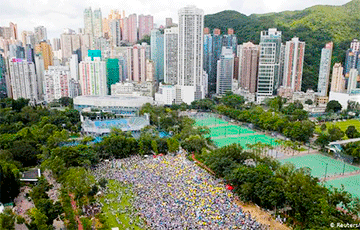 В Гонконге сотни тысяч протестуют против возможности экстрадиции в Китай