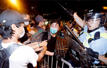 Бунтующая молодежь Гонконга выполняет завет Брюса Ли