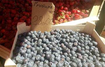 Грубика, 28 рублей за килограмм: В Борисове продают таинственную ягоду