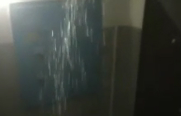 Видеофакт: Гомельчане могли принимать душ прямо у себя в подъезде
