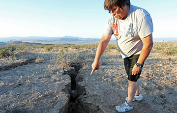 Фотафакт: Падчас землятрусу ў Каліфорніі трэскалася зямля
